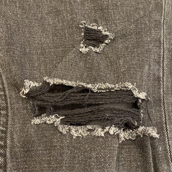 A&F The Ankle Straight Ultra High-Rise Jean in Ripped Black, Size 27 Short (4S) - Picture 5 of 12